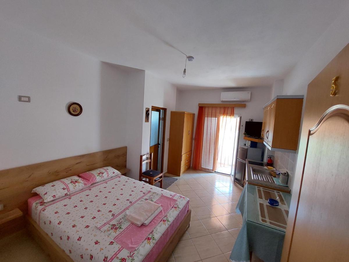 Villa Mihal Apartments Ксамил Экстерьер фото