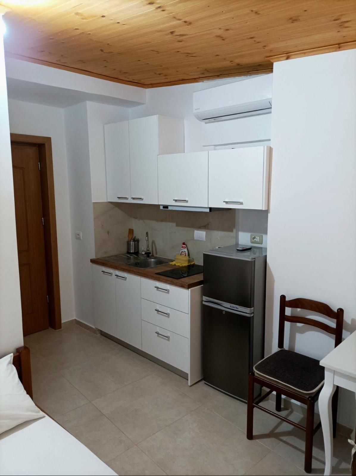Villa Mihal Apartments Ксамил Экстерьер фото